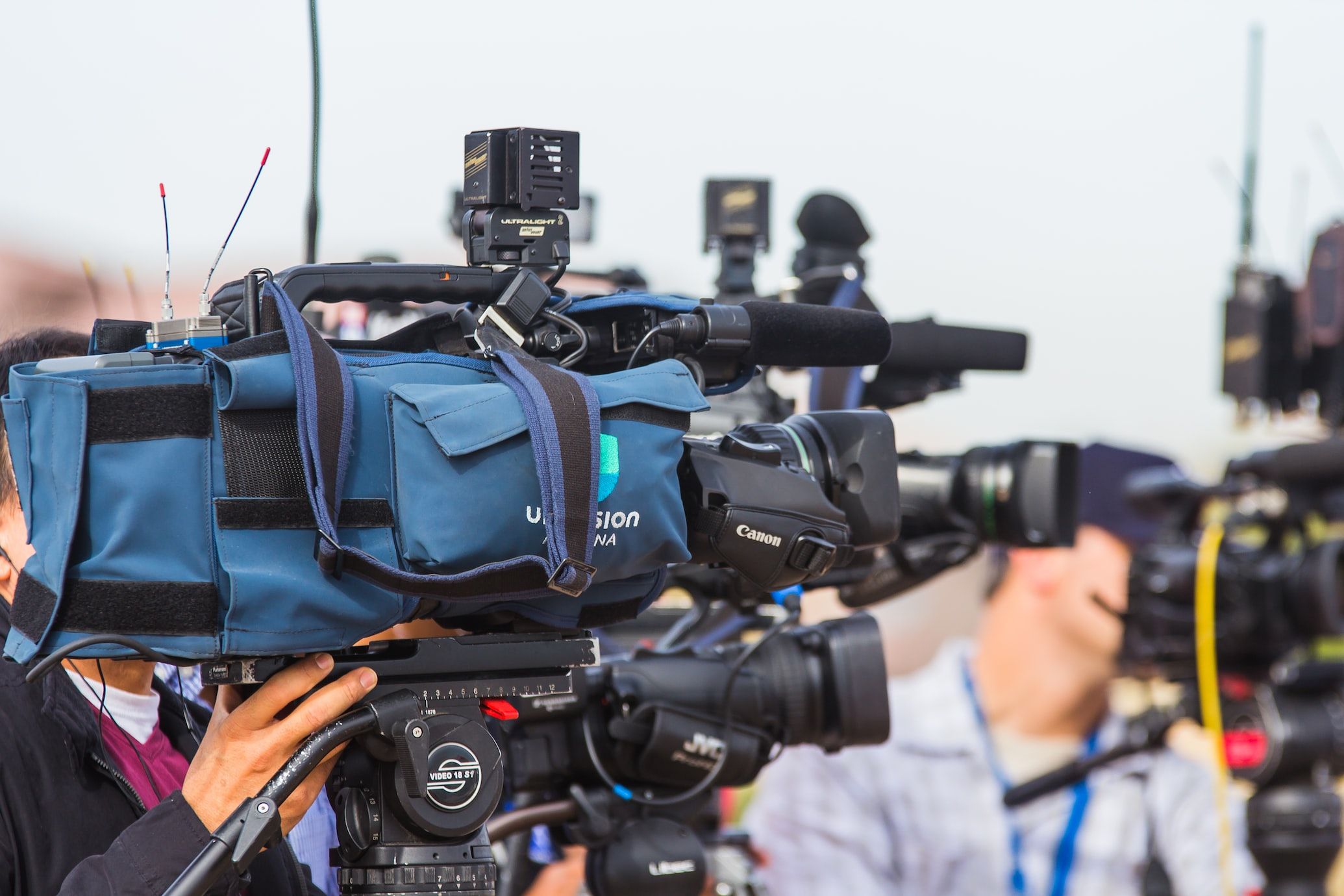 media localization on influencing caption experience