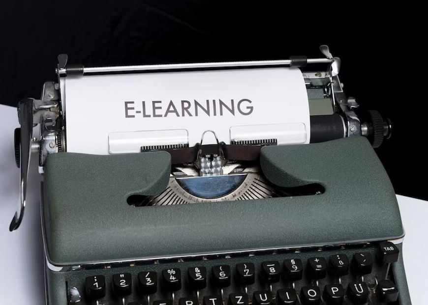 The Difference Between Closed Captions and Open Captions for E-learning Courses