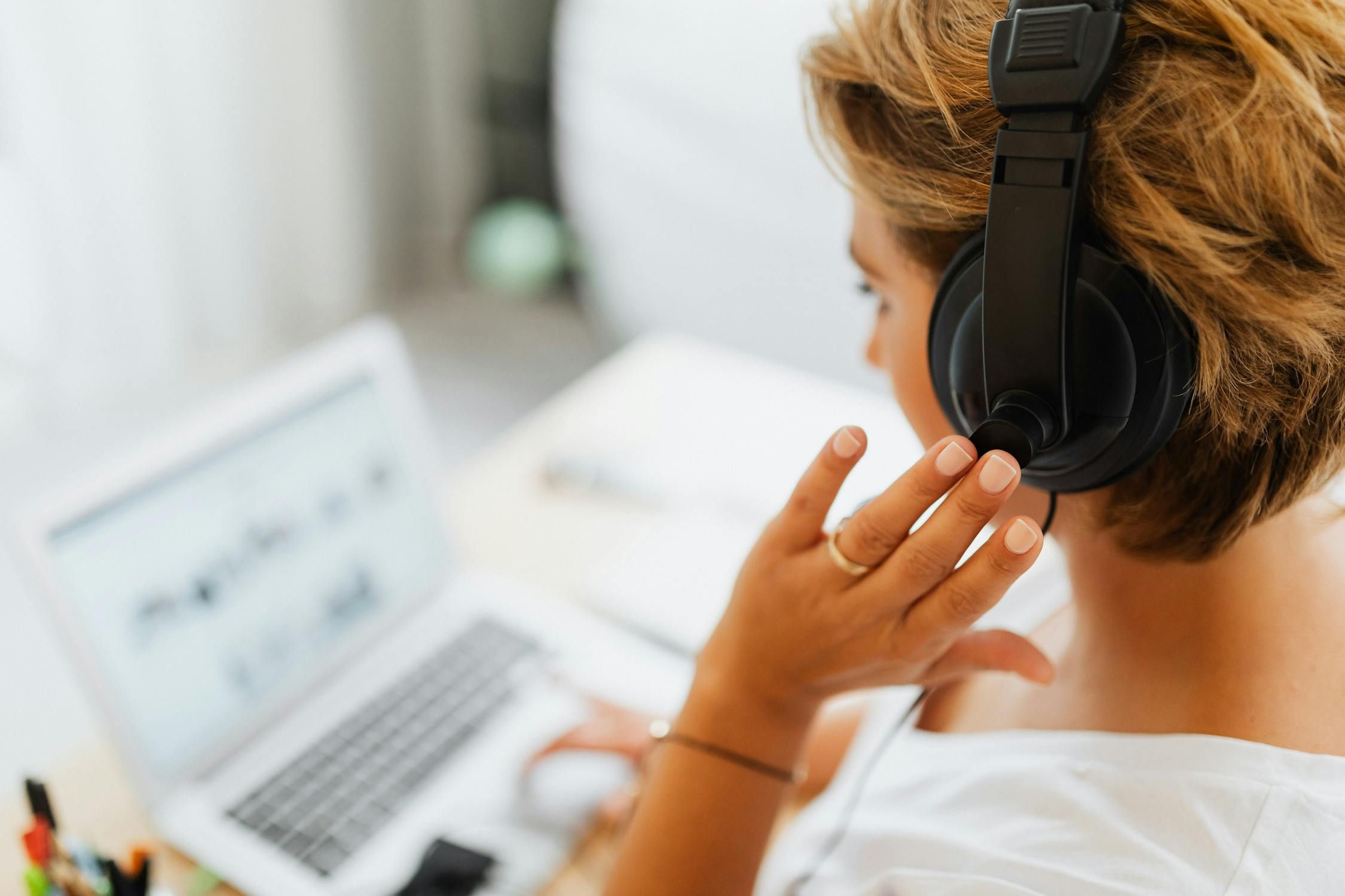 representing a screen transcription audio