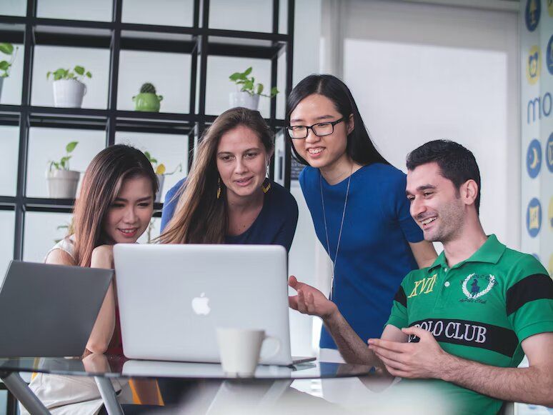 The Difference Between Closed Captions and Open Captions for E-learning Courses