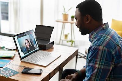Siguiendo ciertos pasos simples, puedes traducir tus subtítulos de Zoom en poco tiempo