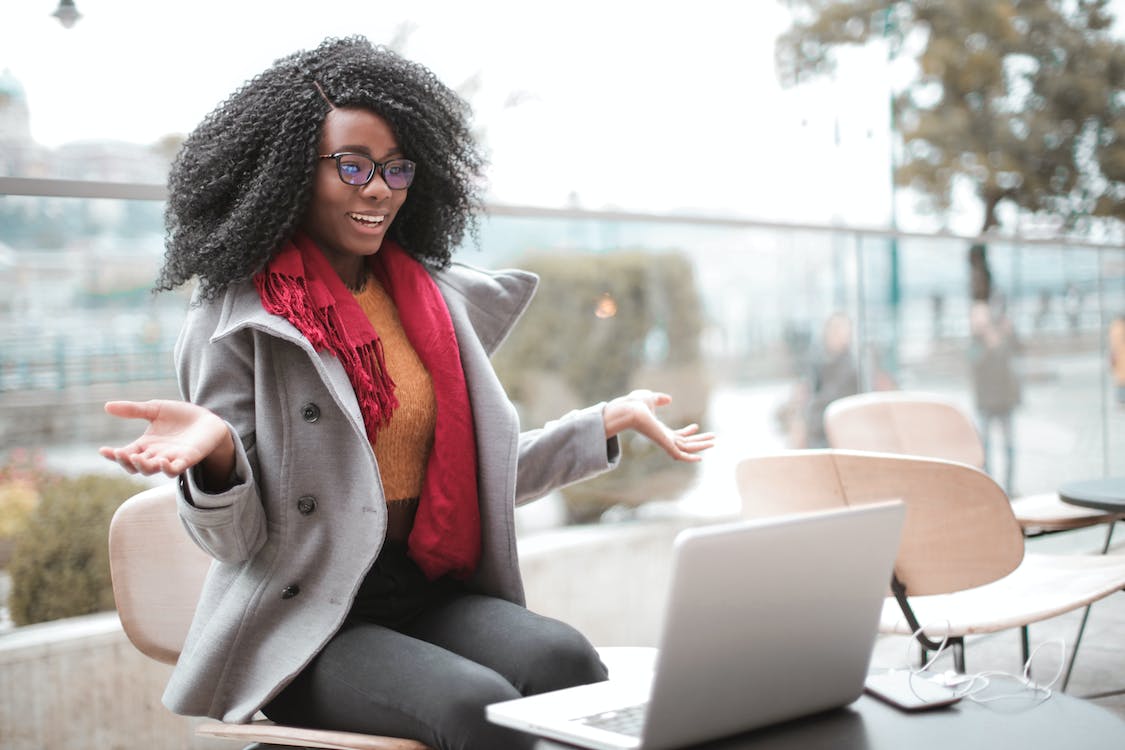 Lady in a meeting captioned with Happy Scribe