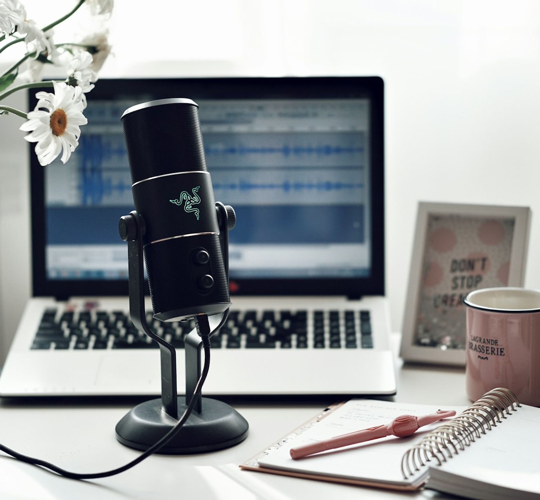 audio to text transcription: microphone, laptop and office items