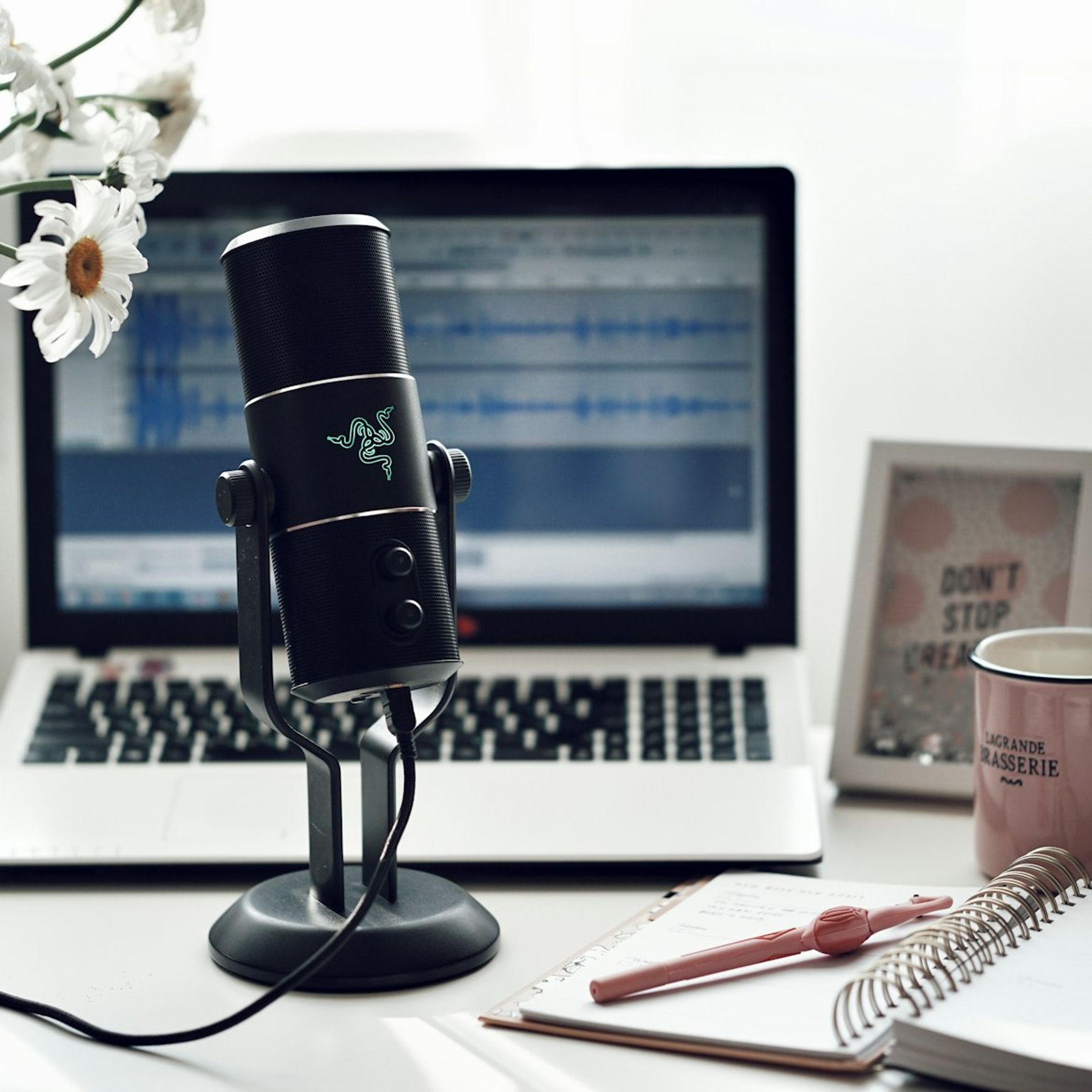 audio to text transcription: microphone, laptop and office items