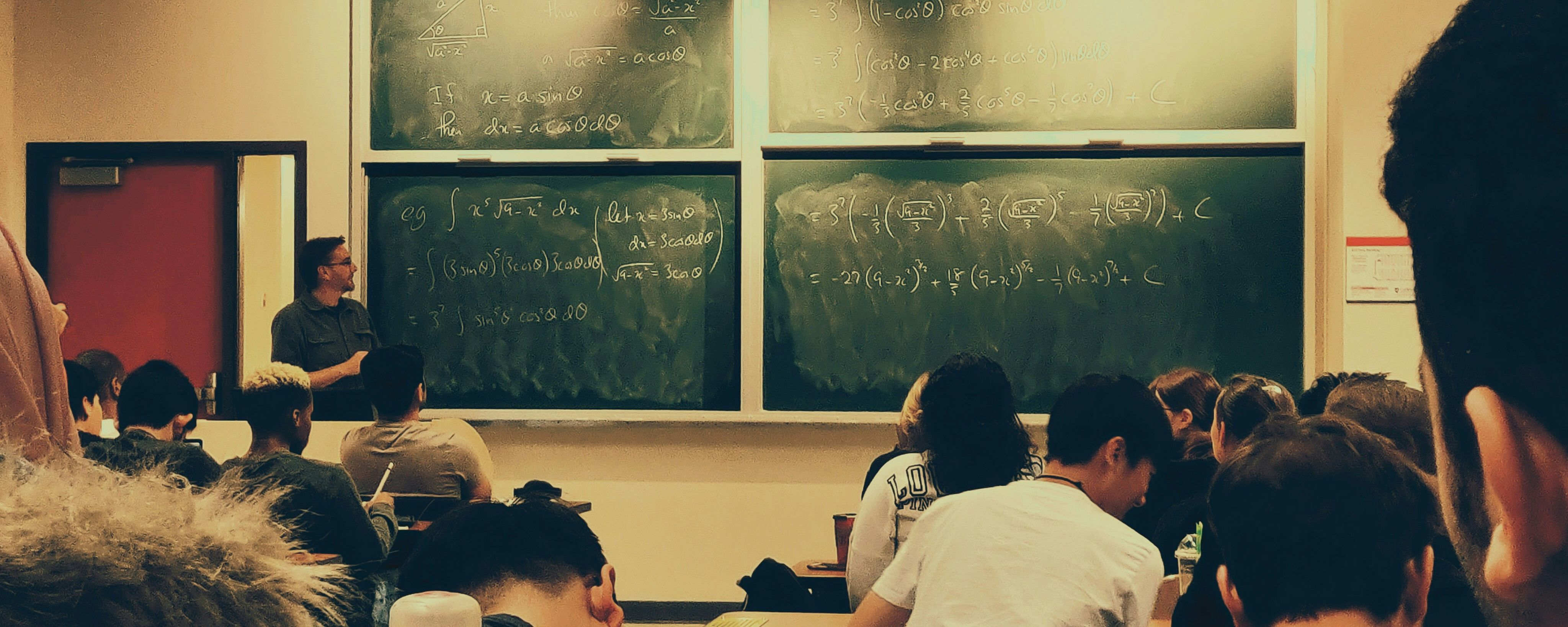 AI vs. Human Subtitling: Which is More Effective for Educational and Academic Content?