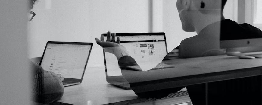 ¿Quién puede autorizar la transcripción durante una reunión de Zoom o un seminario web de Zoom?