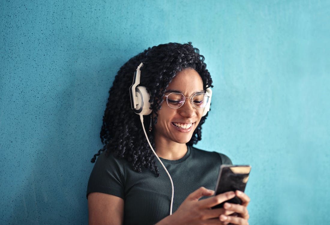 Add free caption to your video to help your users
